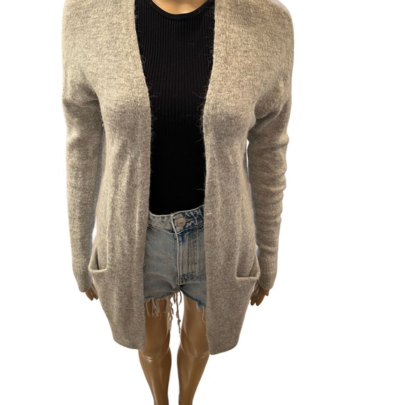 Cozy oversized Aritzia sweater 🍁 - Picture 5 of 7